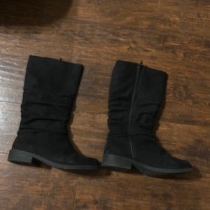 Girls black boots